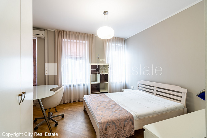 Fasādes māja, renovēta māja, ieeja no ielas, ir lifts, kāpņu telpa pēc kosmētiskā remonta, Rīga - foto 9