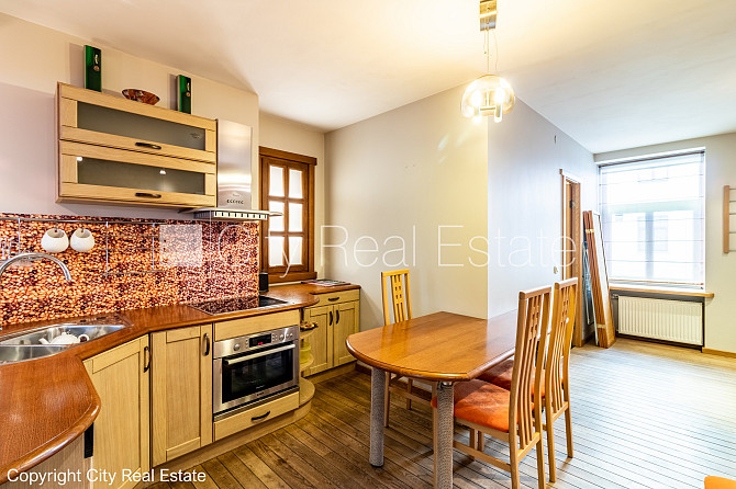 Fasādes māja, renovēta māja, ieeja no ielas, ir lifts, kāpņu telpa pēc kosmētiskā remonta, Rīga - foto 6