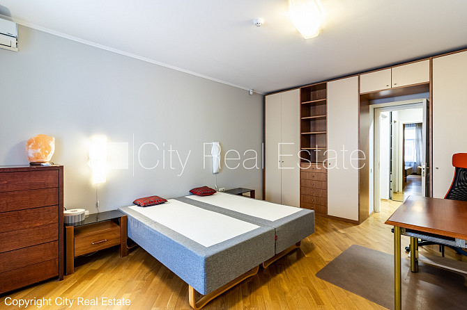 Fasādes māja, renovēta māja, ieeja no ielas, ir lifts, kāpņu telpa pēc kosmētiskā remonta, Rīga - foto 12