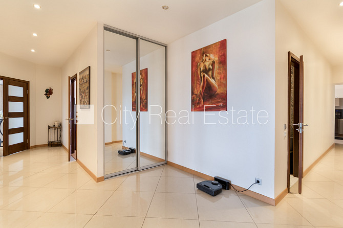 Fasādes māja, ieeja no ielas, ir lifts, logi vērsti mājas abās pusēs, griestu augstums 3,2 m, Rīga - foto 8