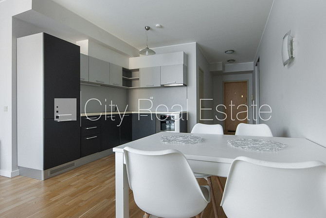 Проект - Kalpaka Residence, фасадный дом, благоустроенный озеленённый двор, вход с улицы, Рига - изображение 4