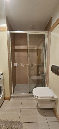 Jaunceltne, labiekārtots apzaļumots pagalms, teritorijas iebrauktuves vārti aprīkoti ar Rīga - foto 17