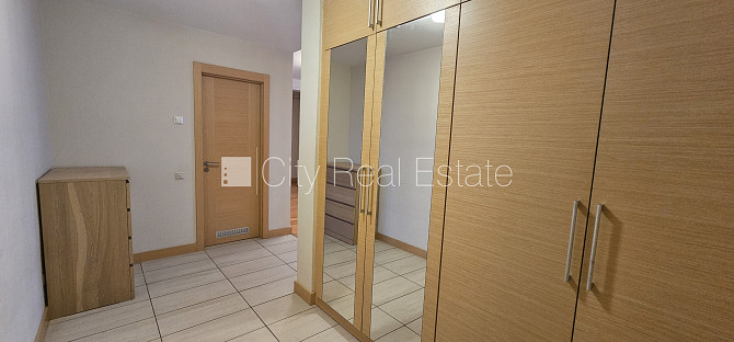 Jaunceltne, labiekārtots apzaļumots pagalms, teritorijas iebrauktuves vārti aprīkoti ar Rīga - foto 18