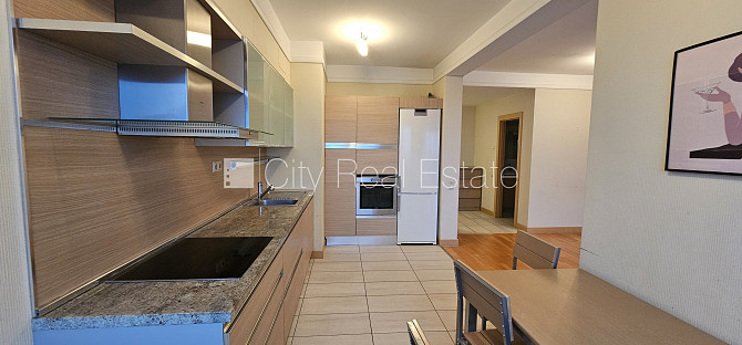 Jaunceltne, labiekārtots apzaļumots pagalms, teritorijas iebrauktuves vārti aprīkoti ar Rīga - foto 6