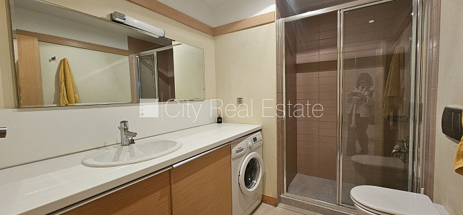 Jaunceltne, labiekārtots apzaļumots pagalms, teritorijas iebrauktuves vārti aprīkoti ar Rīga - foto 16