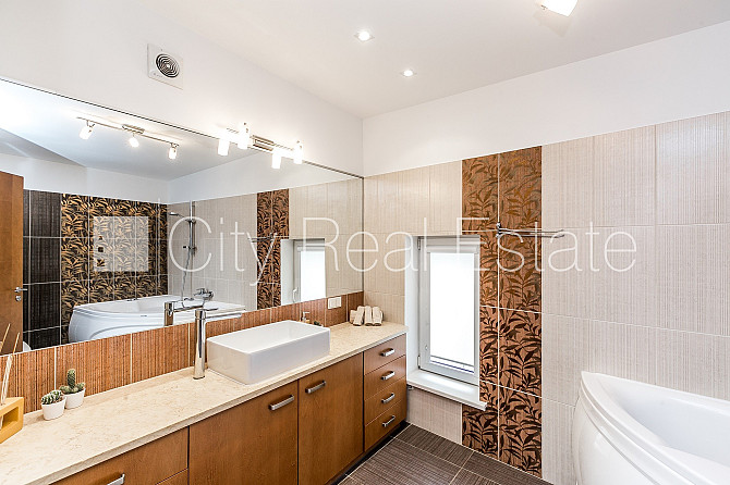 Pagalma māja, mansards, logi vērsti uz pagalma pusi, guļamistabu skaits 2 gab., divstāvīgs, Rīga - foto 12