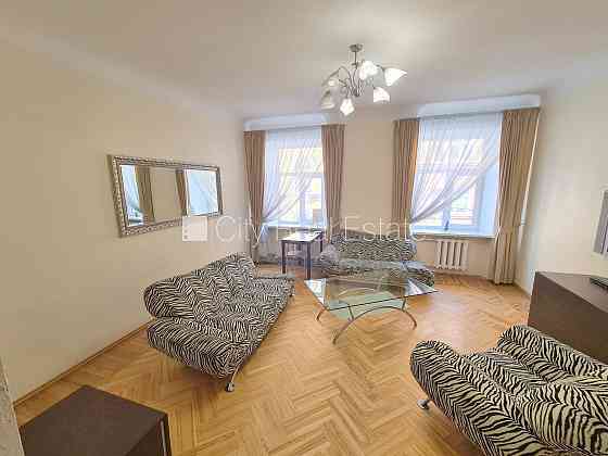 Фасадный дом, реновированный дом, благоустроенная озеленённая территория, Рига