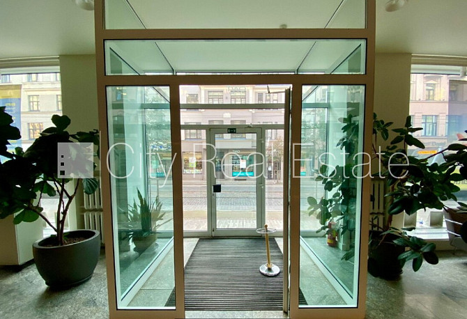 Fasādes māja, renovēta māja, ieeja no ielas, logi vērsti mājas abās pusēs, gaisa Rīga - foto 9