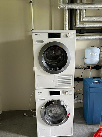 Частный дом, закрытая территория, территория обнесена железным забором, гараж на Огре и Огрский край - изображение 20