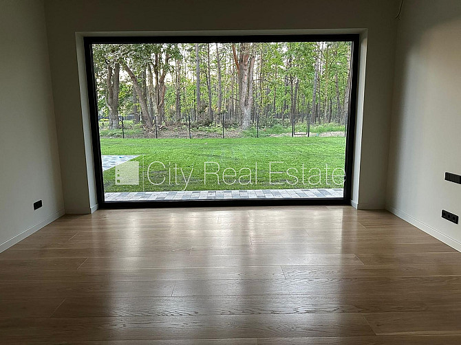 Частный дом, закрытая территория, территория обнесена железным забором, гараж на Огре и Огрский край - изображение 9