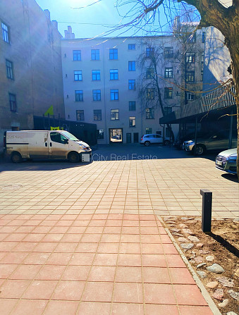 Здание во дворе, закрытый двор, возможность аренды парковки, вход со двора, во Рига - изображение 14