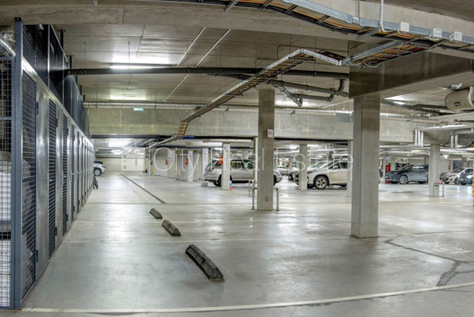 Zeme īpašumā, jaunceltne, pagrabstāvā pieejama noliktava, labiekārtota apzaļumota Jūrmala - foto 18