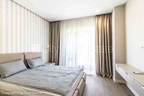 Новостройка, благоустроенная озеленённая территория, закрытый двор, территория Jūrmala