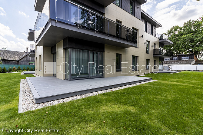 Jaunceltne, labiekārtota apzaļumota teritorija, slēgts pagalms, iežogota teritorija ar metāla Jūrmala - foto 12