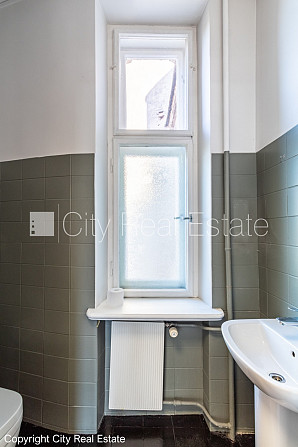 Fasādes māja, ieeja no ielas, ir lifts, logi vērsti uz pagalma pusi, logi vērsti uz ielas pusi, Rīga - foto 16