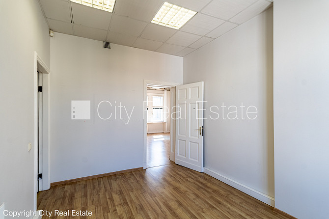 Fasādes māja, ieeja no ielas, ir lifts, logi vērsti uz pagalma pusi, logi vērsti uz ielas pusi, Rīga - foto 11