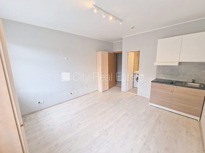 Фасадный дом, реновированный дом, закрытый двор, вход со двора, лестничная клетка Рига - изображение 7