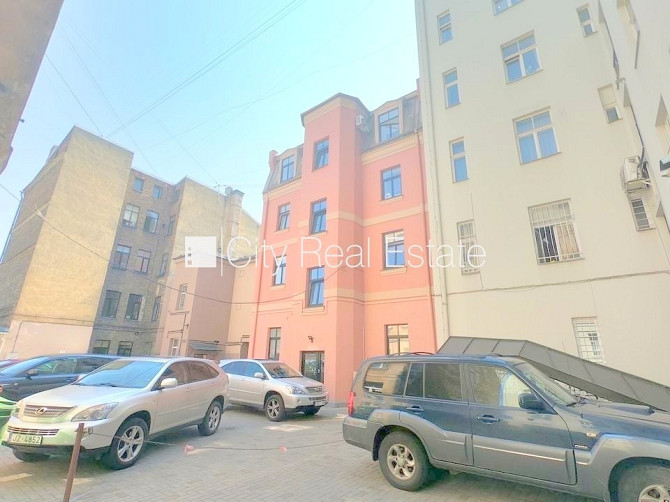 Фасадный дом, реновированный дом, закрытый двор, вход со двора, лестничная клетка Рига - изображение 20