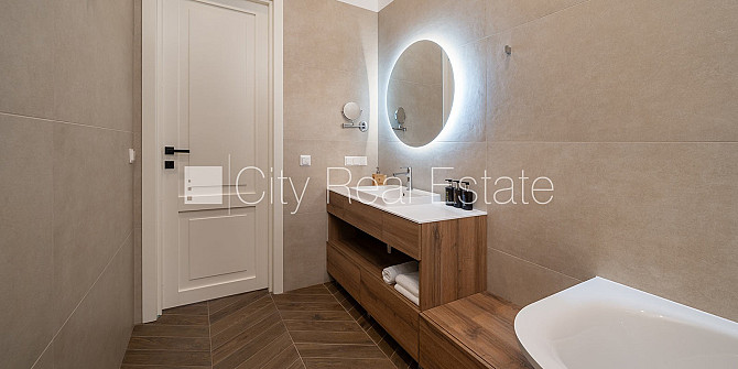 Новостройка, фасадный дом, благоустроенная озеленённая территория, подземная Юрмала - изображение 9