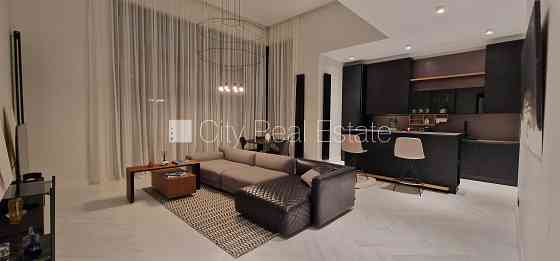 Новостройка, фасадный дом, зеленая территория, благоустроенная озеленённая Юрмала