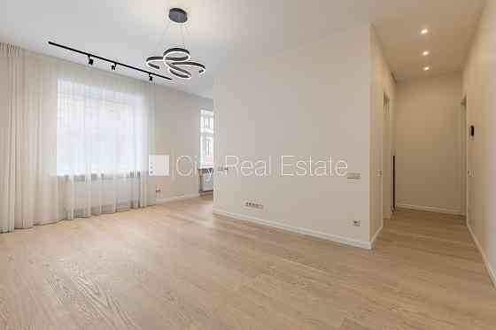 Фасадный дом, реновированный дом, благоустроенный озеленённый двор, закрытый Рига