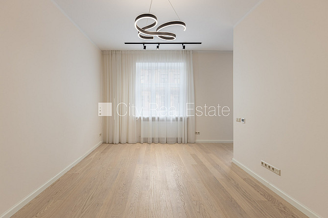 Fasādes māja, renovēta māja, labiekārtots apzaļumots pagalms, slēgts pagalms, iespēja Rīga - foto 12