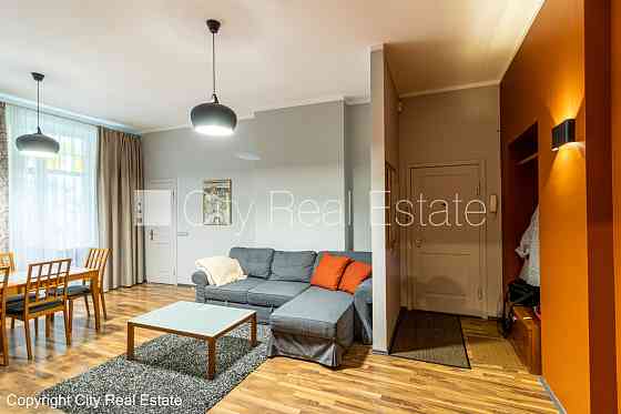 Дом во дворе, реновированный дом, апартаменты люкс, балкон, окна выходят в обе Рига