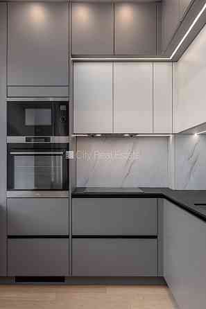 Фасадный дом, реновированный дом, благоустроенный озеленённый двор, закрытая Рига