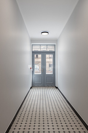 Фасадный дом, реновированный дом, благоустроенный озеленённый двор, закрытая Рига - изображение 15