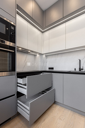 Фасадный дом, реновированный дом, благоустроенный озеленённый двор, закрытая Рига - изображение 4