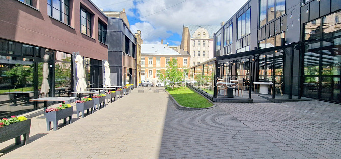 Jaunceltne, pagalma ēka, labiekārtots apzaļumots pagalms, ieeja no ielas, ir lifts, logi vērsti Rīga - foto 16