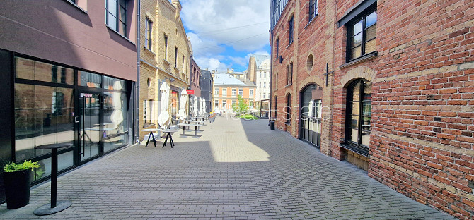 Jaunceltne, pagalma ēka, labiekārtots apzaļumots pagalms, ieeja no ielas, ir lifts, logi vērsti Rīga - foto 15