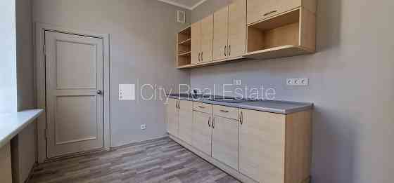 Дом во дворе, реновированный дом, благоустроенная озеленённая территория, Rīga