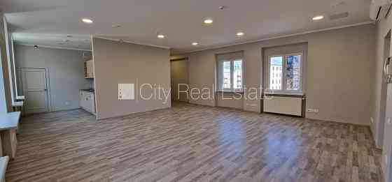 Дом во дворе, реновированный дом, благоустроенная озеленённая территория, Rīga