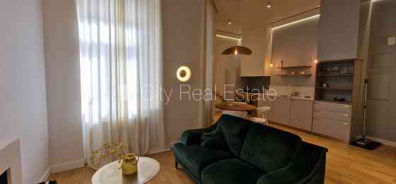 Фасадный дом, реновированный дом, благоустроенная озеленённая территория, Рига