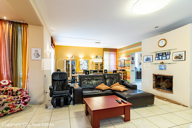 Благоустроенный озеленённый двор, территория обнесена забором, гараж на одну Юрмала - изображение 11