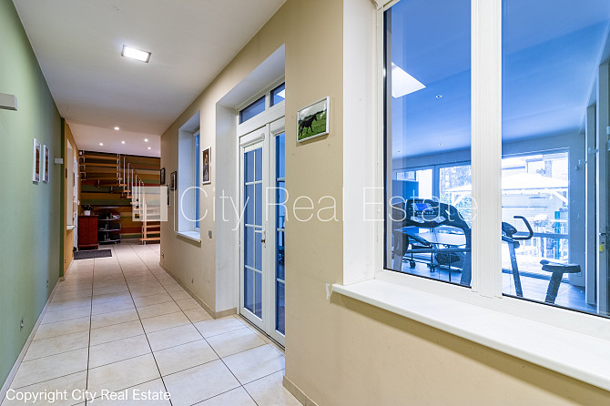 Благоустроенный озеленённый двор, территория обнесена забором, гараж на одну Юрмала - изображение 13