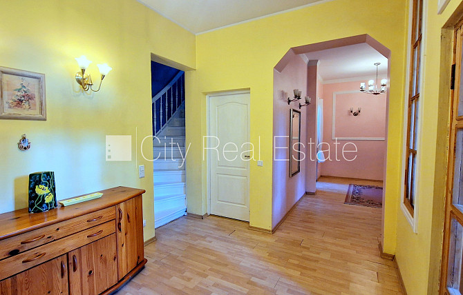 Privātmāja, fasādes māja, renovēta māja, labiekārtots apzaļumots pagalms, garāža vienai Jūrmala - foto 11