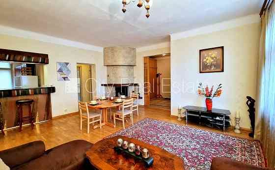 Фасадный дом, благоустроенная озеленённая территория, бесплатная стоянка во Rīga