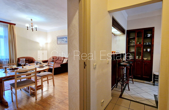 Fasādes māja, labiekārtota apzaļumota teritorija, bezmaksas stāvvieta pagalmā, ieeja no Rīga - foto 18