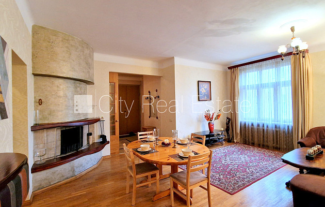 Fasādes māja, labiekārtota apzaļumota teritorija, bezmaksas stāvvieta pagalmā, ieeja no Rīga - foto 1