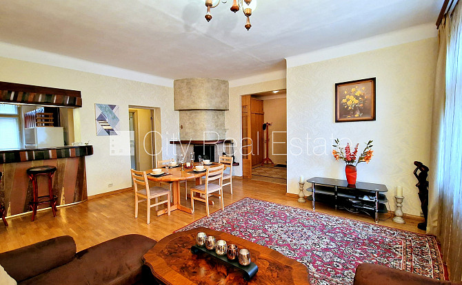 Fasādes māja, labiekārtota apzaļumota teritorija, bezmaksas stāvvieta pagalmā, ieeja no Rīga - foto 3