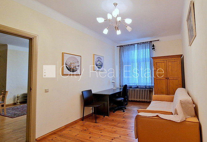 Fasādes māja, labiekārtota apzaļumota teritorija, bezmaksas stāvvieta pagalmā, ieeja no Rīga - foto 20