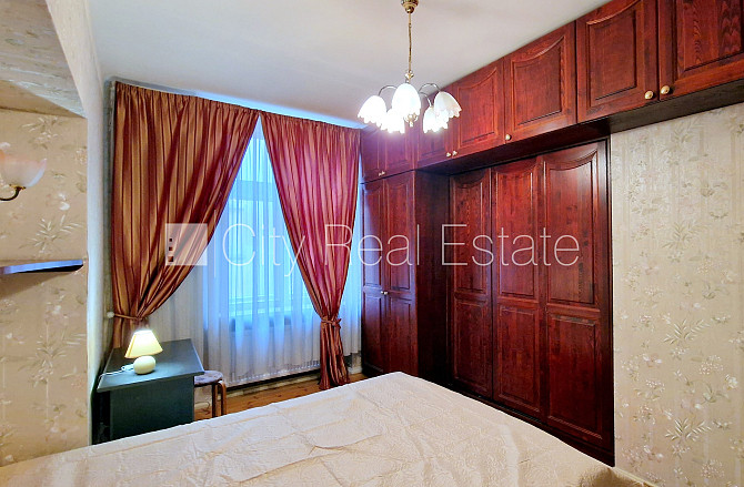 Fasādes māja, labiekārtota apzaļumota teritorija, bezmaksas stāvvieta pagalmā, ieeja no Rīga - foto 15