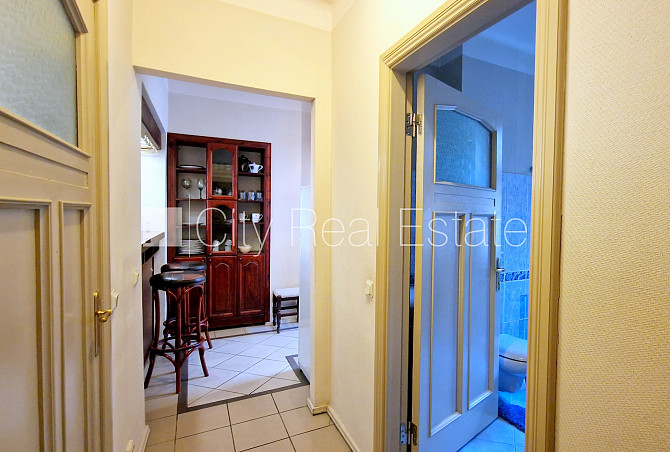 Fasādes māja, labiekārtota apzaļumota teritorija, bezmaksas stāvvieta pagalmā, ieeja no Rīga - foto 9