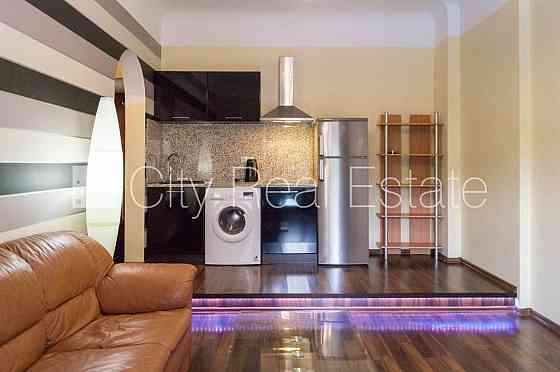 Проект - Aleksandra Čaka 33 (Александра Чака 33), фасадный дом, вход с улицы, лифт, Rīga