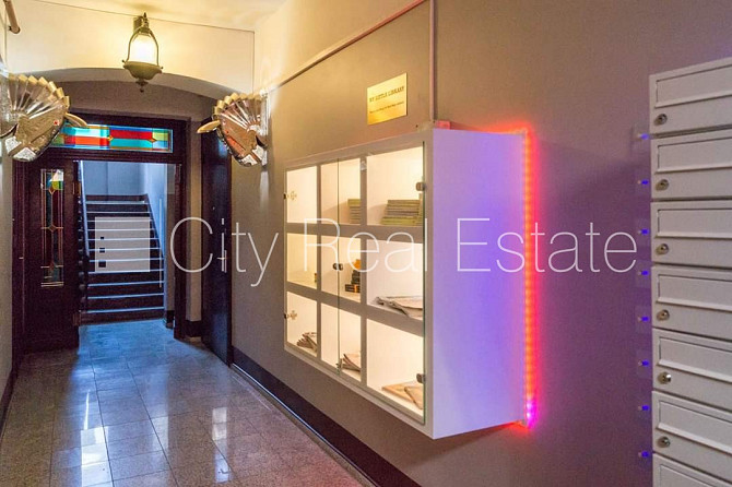 Projekts - Aleksandra Čaka 33, fasādes māja, ieeja no ielas, ir lifts, kāpņu telpa pēc Rīga - foto 7