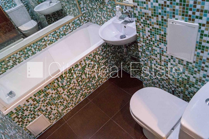 Projekts - Aleksandra Čaka 33, fasādes māja, ieeja no ielas, ir lifts, kāpņu telpa pēc Rīga - foto 6