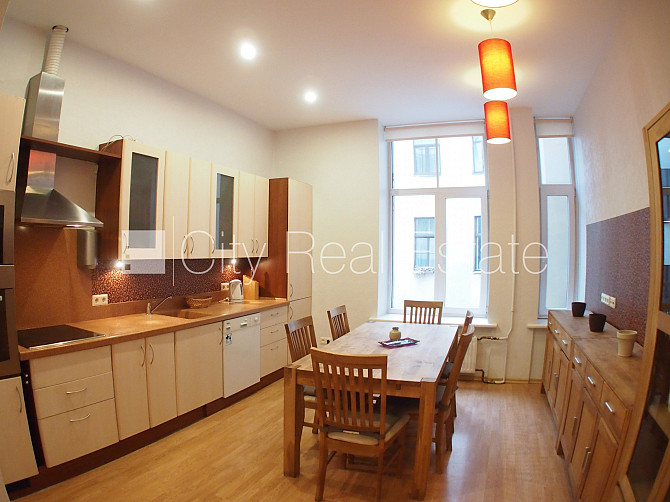 Pagalma ēka, slēgts pagalms, maksas stāvvieta, ieeja no pagalma, logi vērsti mājas abās Rīga - foto 4