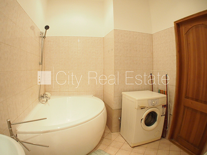 Pagalma ēka, slēgts pagalms, maksas stāvvieta, ieeja no pagalma, logi vērsti mājas abās Rīga - foto 16